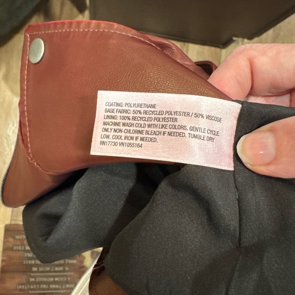 Oversized women’s Wild Fable faux leather vest size XS in burgundy W1 - Picture 6 of 8